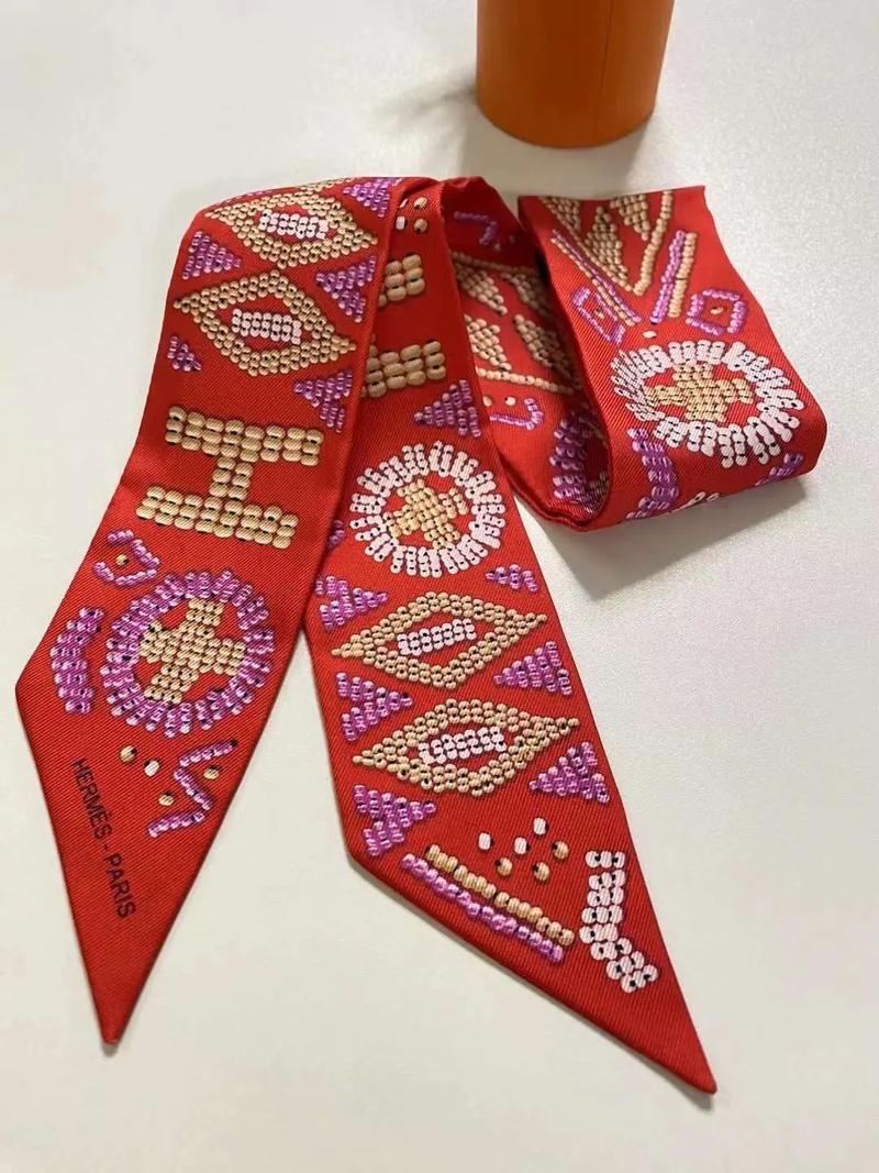 優(yōu)雅點(diǎn)綴 愛馬仕Twilly小絲巾，品質(zhì)與品味的完美結(jié)合