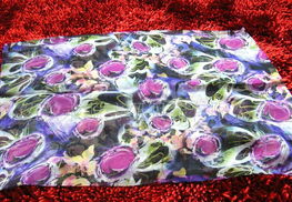 夏日百搭新風(fēng)尚 超大超長波點(diǎn)雪紡圍巾全解析